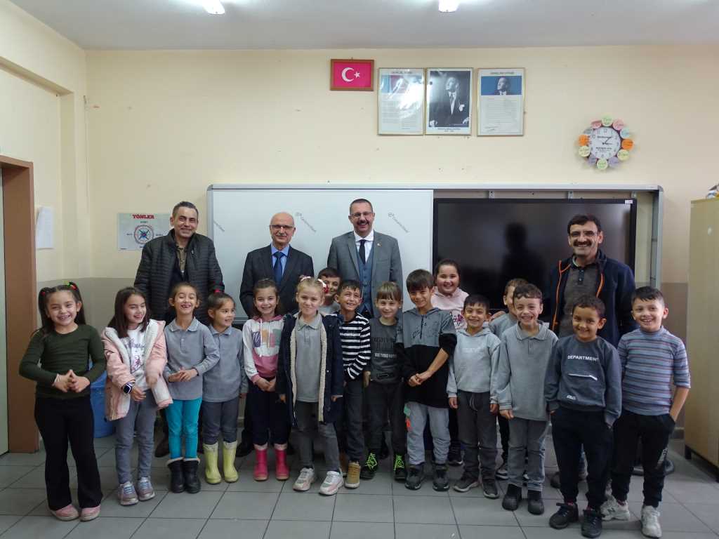 ÇAMDİBİ İLK ve ORTAOKULUNDA ÖĞRENCİ VE ÖĞRETMENLERİMİZLE BİR ARAYA GELDİK