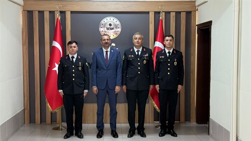 JANDARMA PERSONELLERİNDEN SAYIN KAYMAKAMIMIZA KURULUŞ YIL DÖNÜMÜ ZİYARETİ