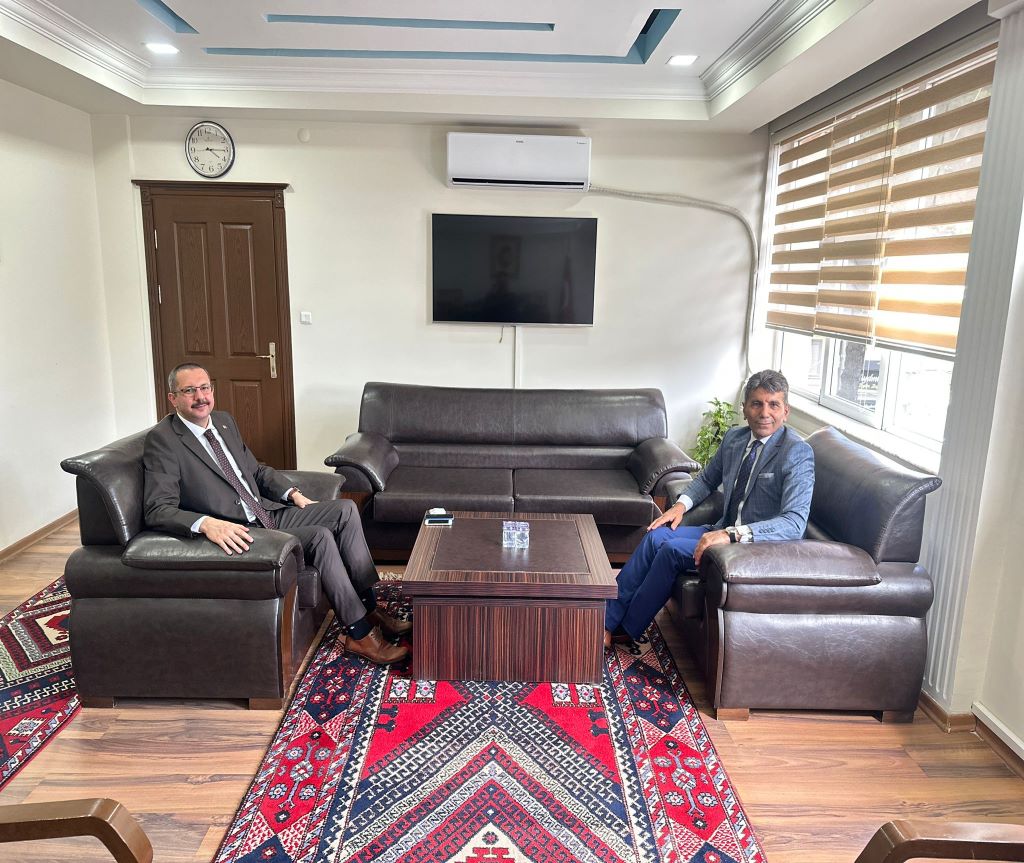 BURHANİYE UYGULAMALI BİLİMLER FAKÜLTESİ ÖĞRETİM GÖREVLSİ PROF.DR. MEHMET EMİN AKKILIÇ SAYIN KAYMAKAMIMIZI ZİYARET ETTİ